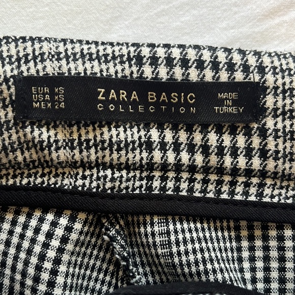 Zara short pants 🤍 - Picture 3 of 3
